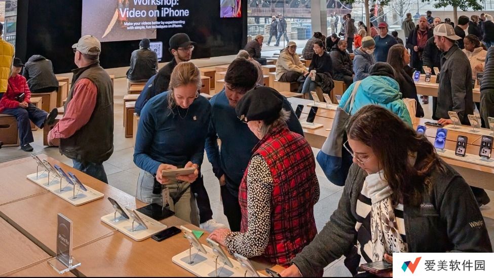 关税阴影下美国人恐慌性抢购 iPhone，苹果周末销售额远高于往年同期