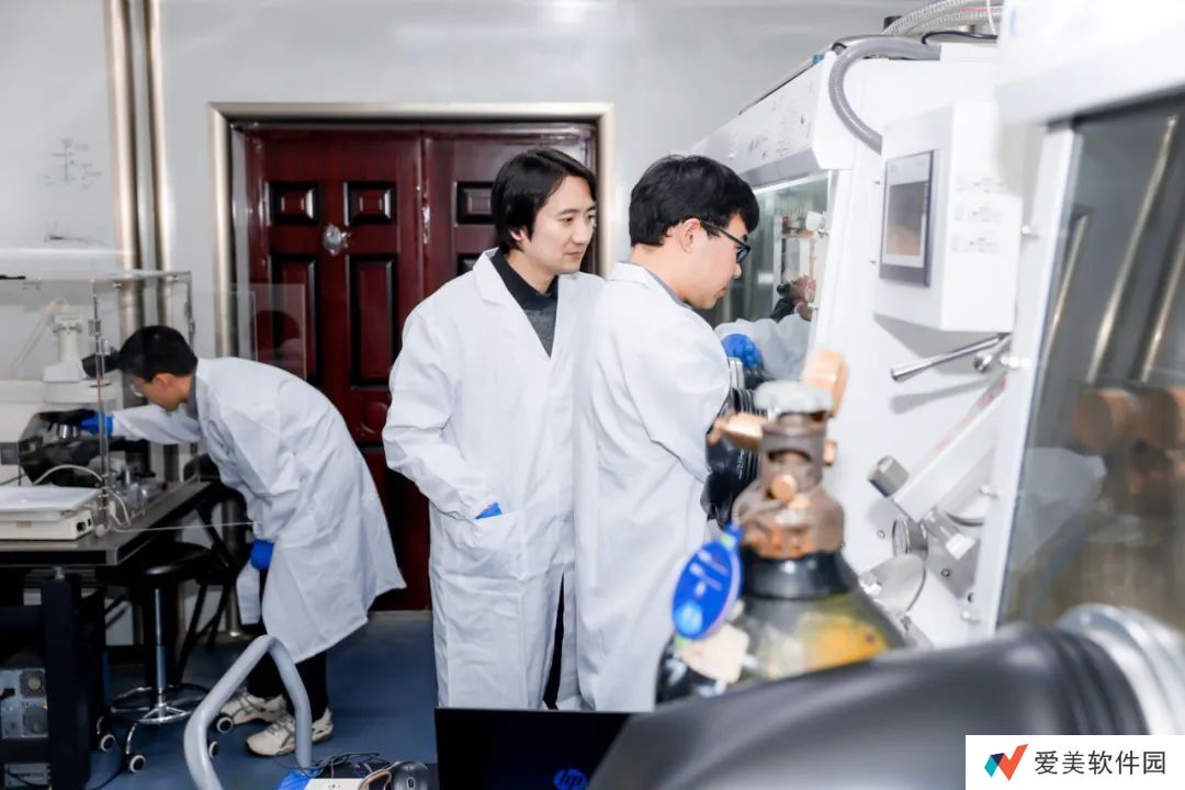 浙江大学研发出微米和纳米钙钛矿 LED，为迄今为止已公开最小 LED 像素